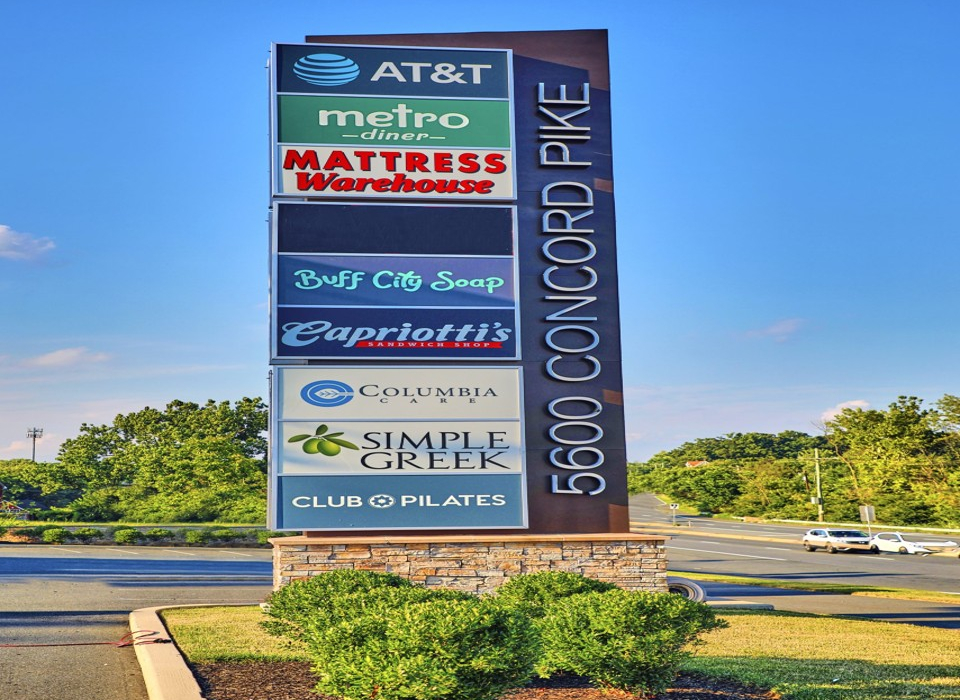 3.PYLON SIGNAGE
